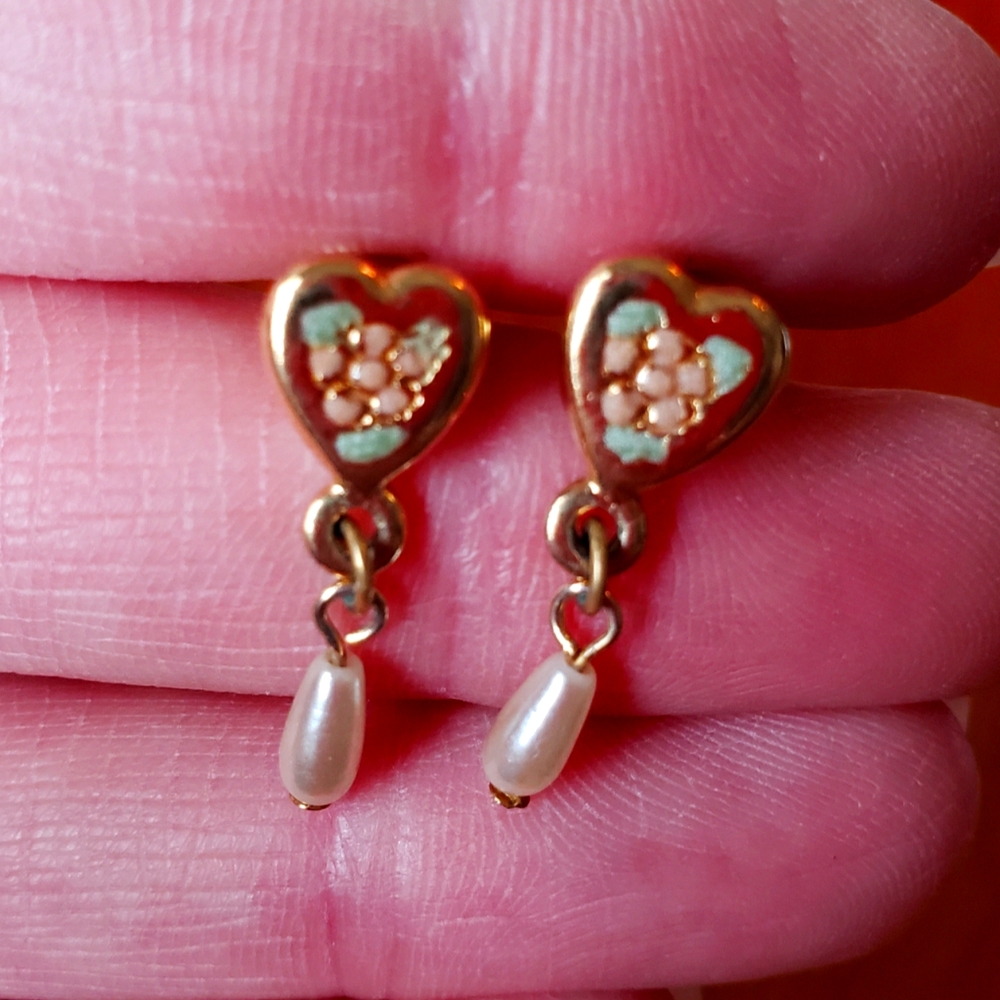 Heart shape pearl drop earrings